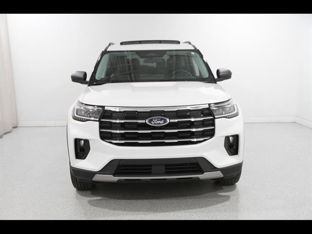 Certified 2025 Ford Explorer Active w/ Active Comfort Package AWD/4WD image 4
