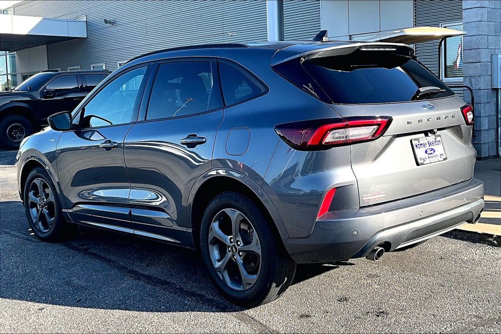 Certified 2023 Ford Escape ST-Line w/ Tech Pack #1 FWD image 3