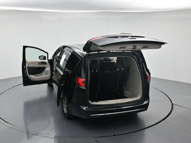 Used 2023 Chrysler Pacifica Touring-L FWD image 52