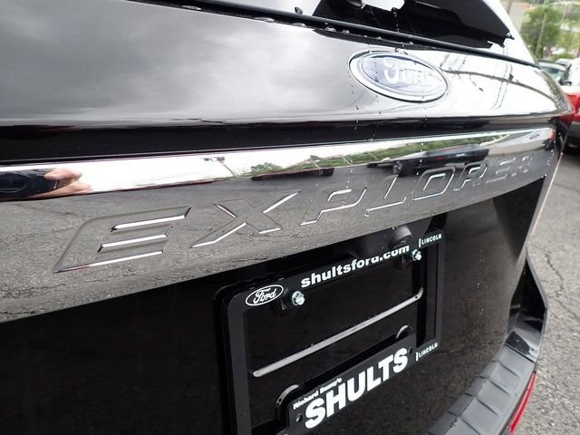 Certified 2023 Ford Explorer XLT w/ Equipment Group 202A RWD image 5