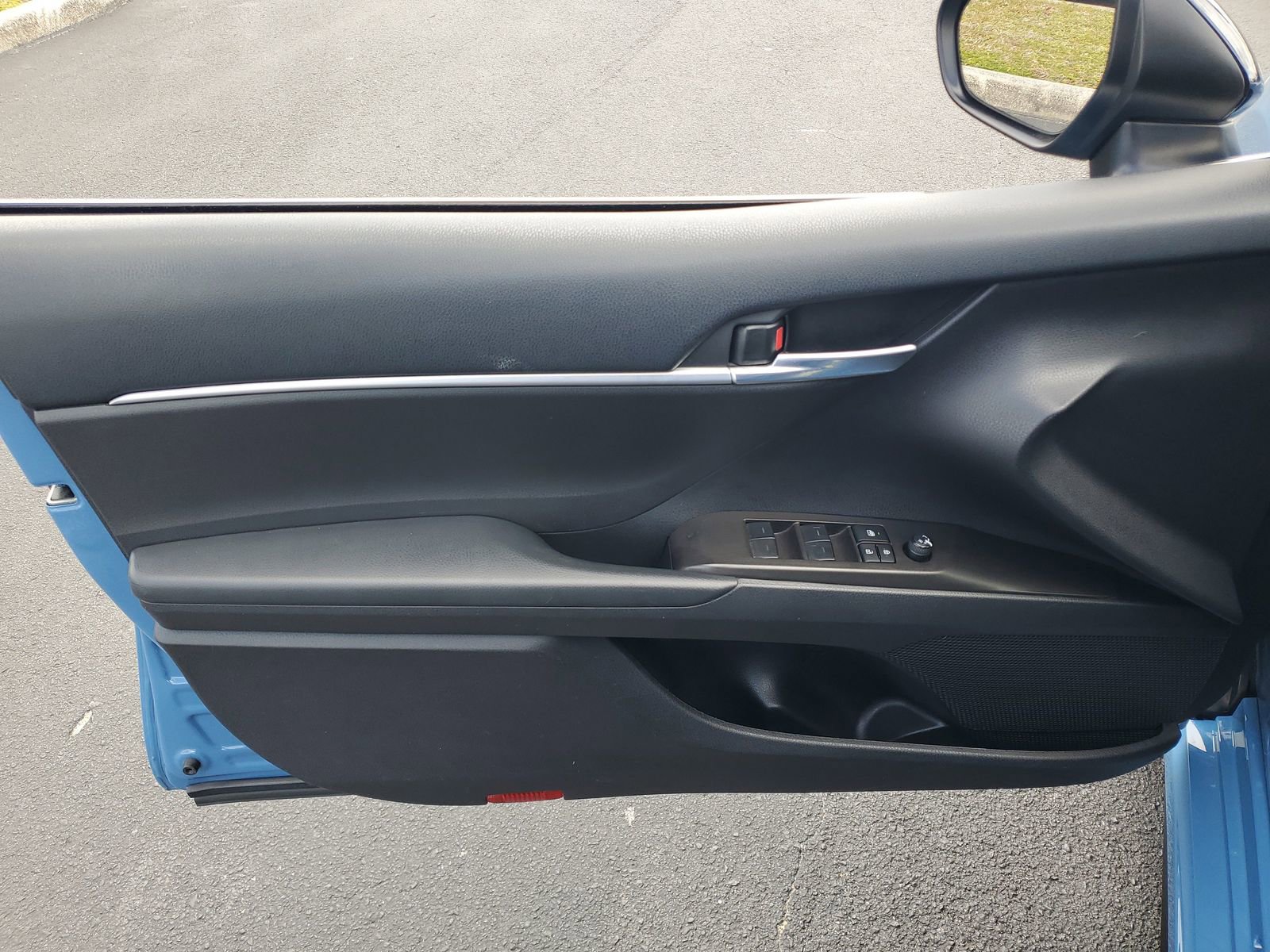 Used 2023 Toyota Camry SE FWD image 14