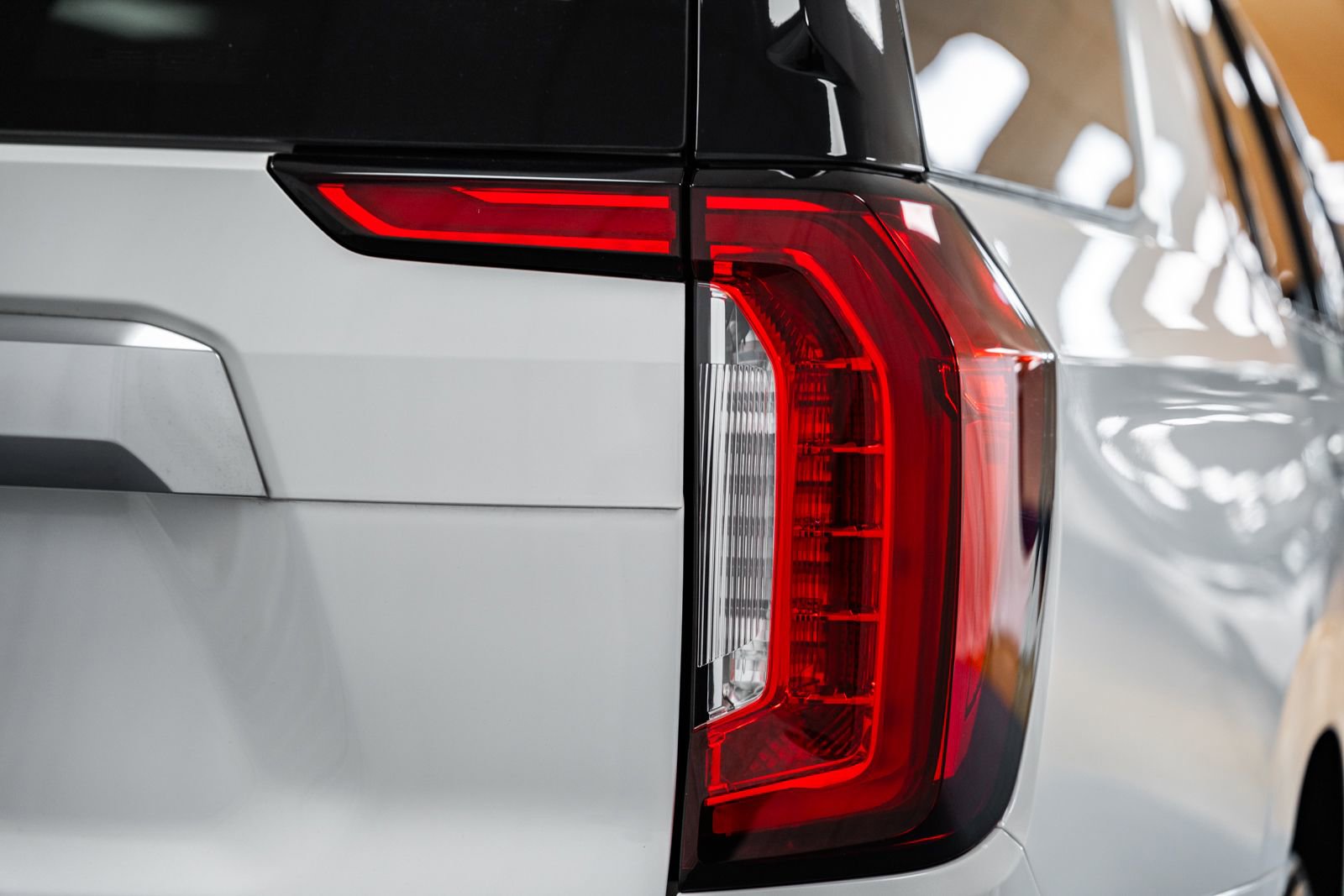 Used 2022 GMC Yukon Denali w/ Denali Premium Package AWD/4WD image 9