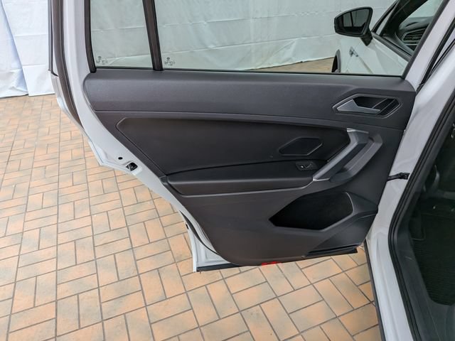 Used 2020 Volkswagen Tiguan SE R-Line AWD/4WD image 21