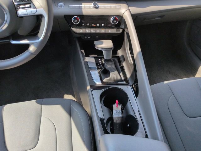 Used 2025 Hyundai Elantra SEL image 21