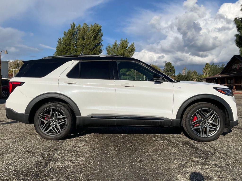 Certified 2025 Ford Explorer ST-Line w/ Premium Package image 9