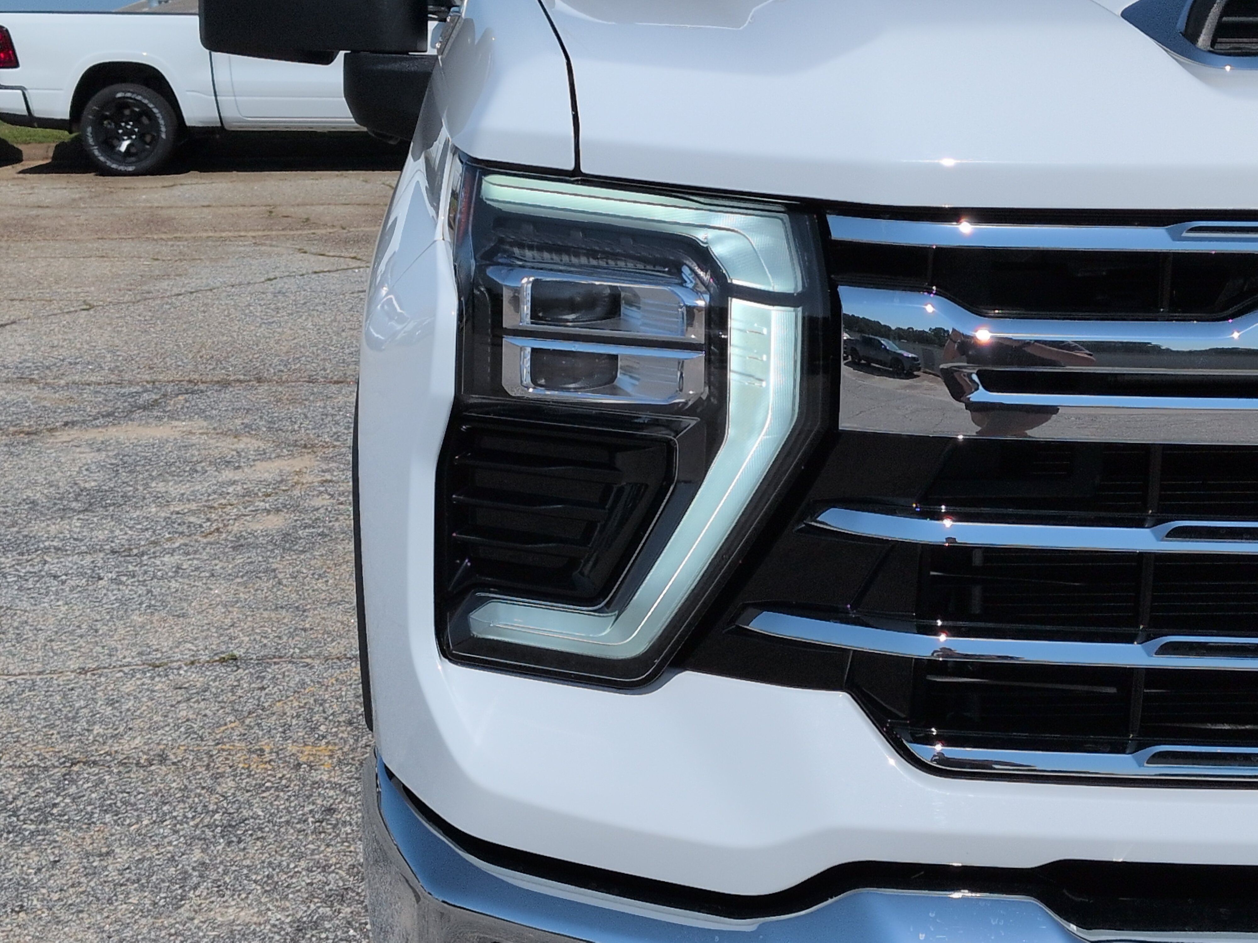 Used 2025 Chevrolet Silverado 2500 LTZ w/ LTZ Premium Package AWD/4WD image 8