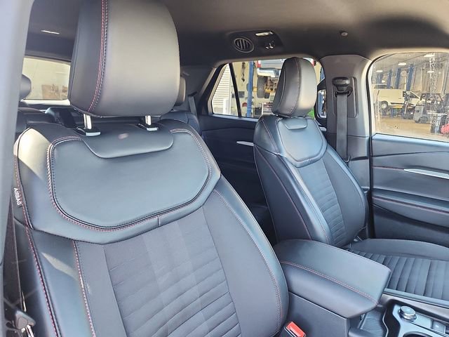 Certified 2025 Ford Explorer ST-Line w/ ST-Line Street Pack AWD/4WD image 33