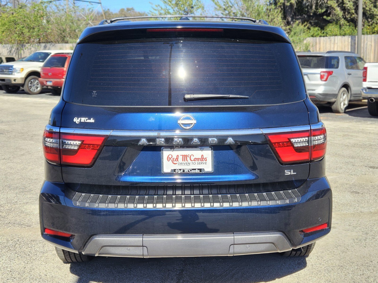 Used 2022 Nissan Armada SL w/ Captain's Chairs Package image 4