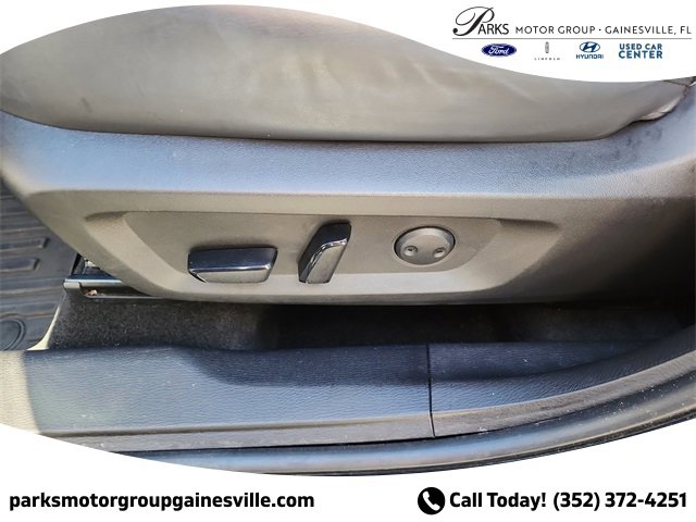 Used 2022 Mitsubishi Outlander SE image 17