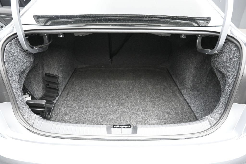 Used 2023 Volkswagen Jetta SE FWD image 23