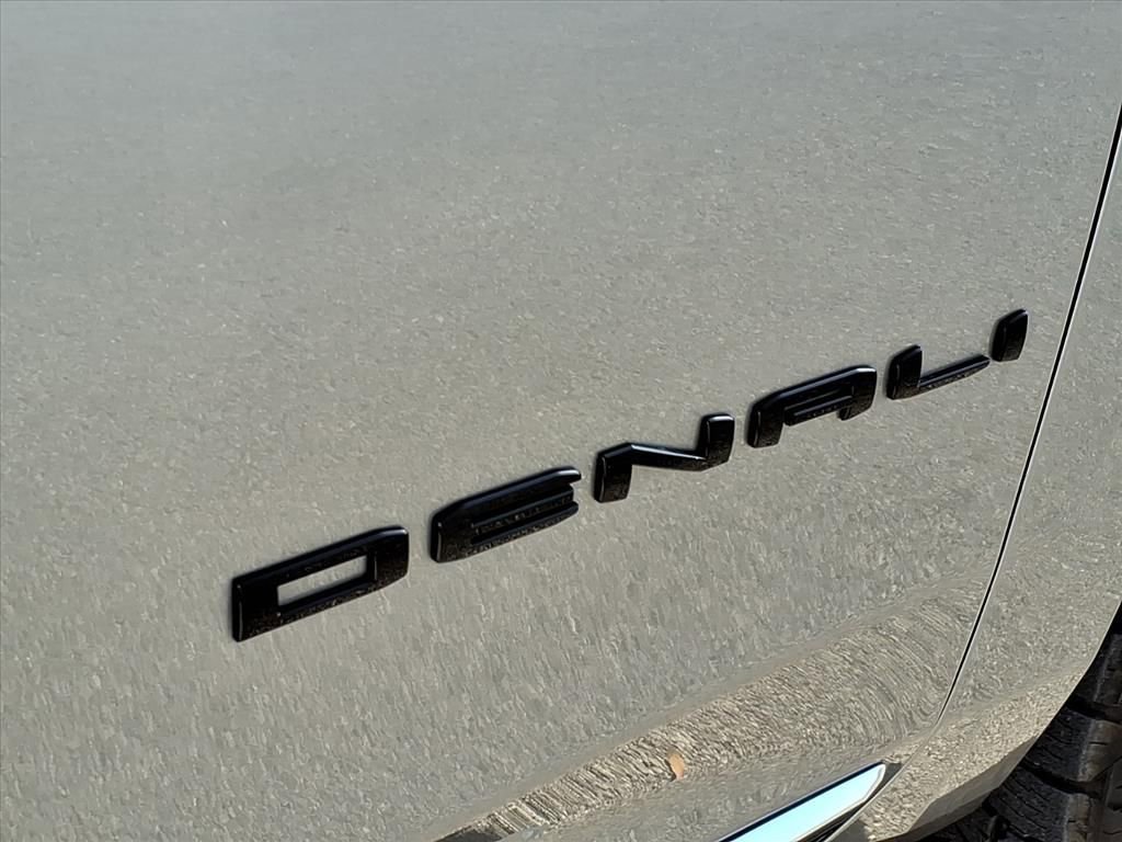 Used 2023 GMC Yukon Denali image 7
