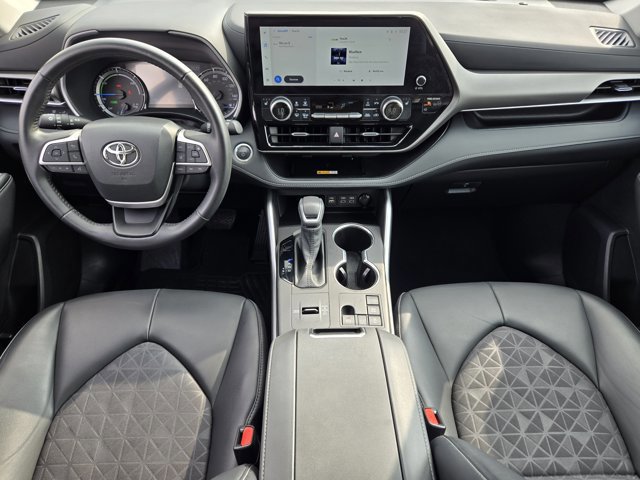 Used 2024 Toyota Highlander XLE image 24