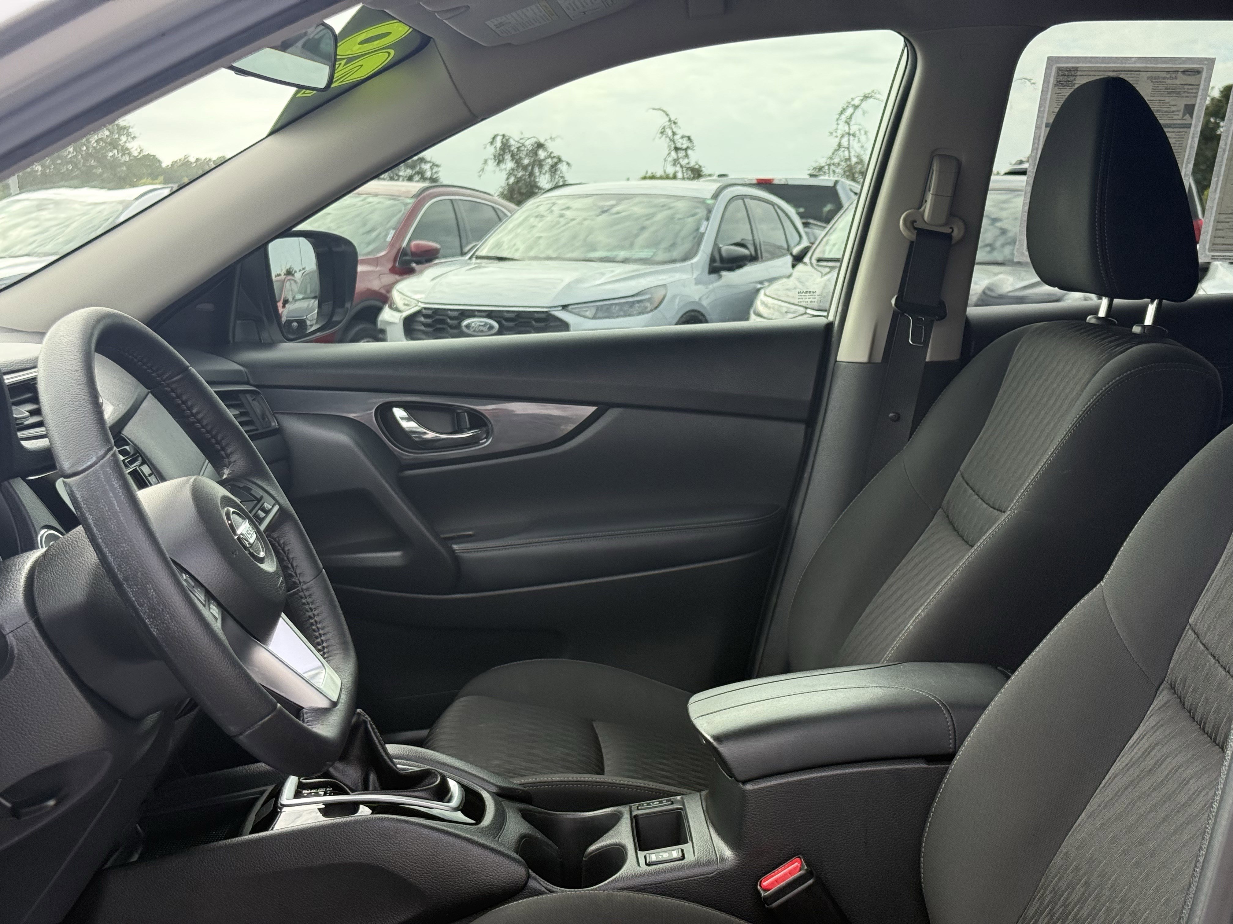 Used 2020 Nissan Rogue SV image 20