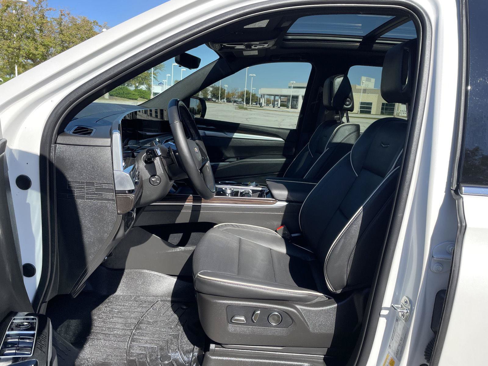 Used 2025 Cadillac Escalade Premium Luxury w/ Touring Package AWD/4WD image 15
