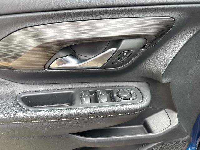 Used 2022 GMC Terrain SLE w/ Driver Convenience Package FWD image 19