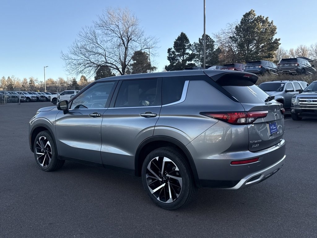 Used 2024 Mitsubishi Outlander SE image 3