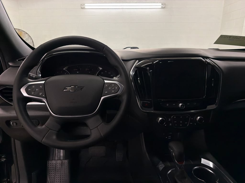 Used 2023 Chevrolet Traverse RS FWD image 7
