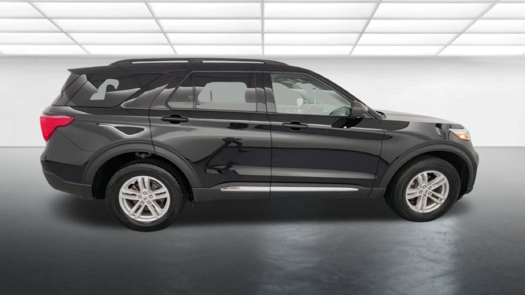 Certified 2024 Ford Explorer XLT w/ Equipment Group 202A AWD/4WD image 9