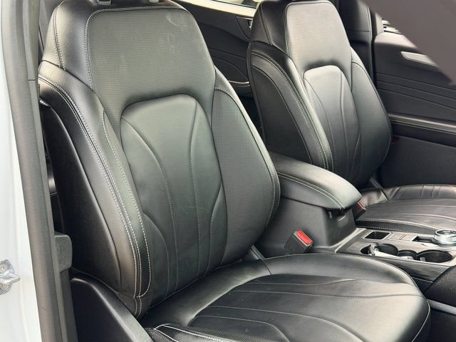Certified 2025 Ford Escape Platinum w/ Premium Technology Package AWD/4WD image 38