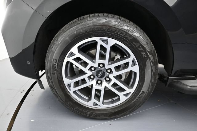 Certified 2025 Ford Expedition Active AWD/4WD image 9