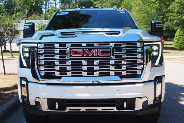 Used 2024 GMC Sierra 2500 Denali w/ Technology Package AWD/4WD image 2