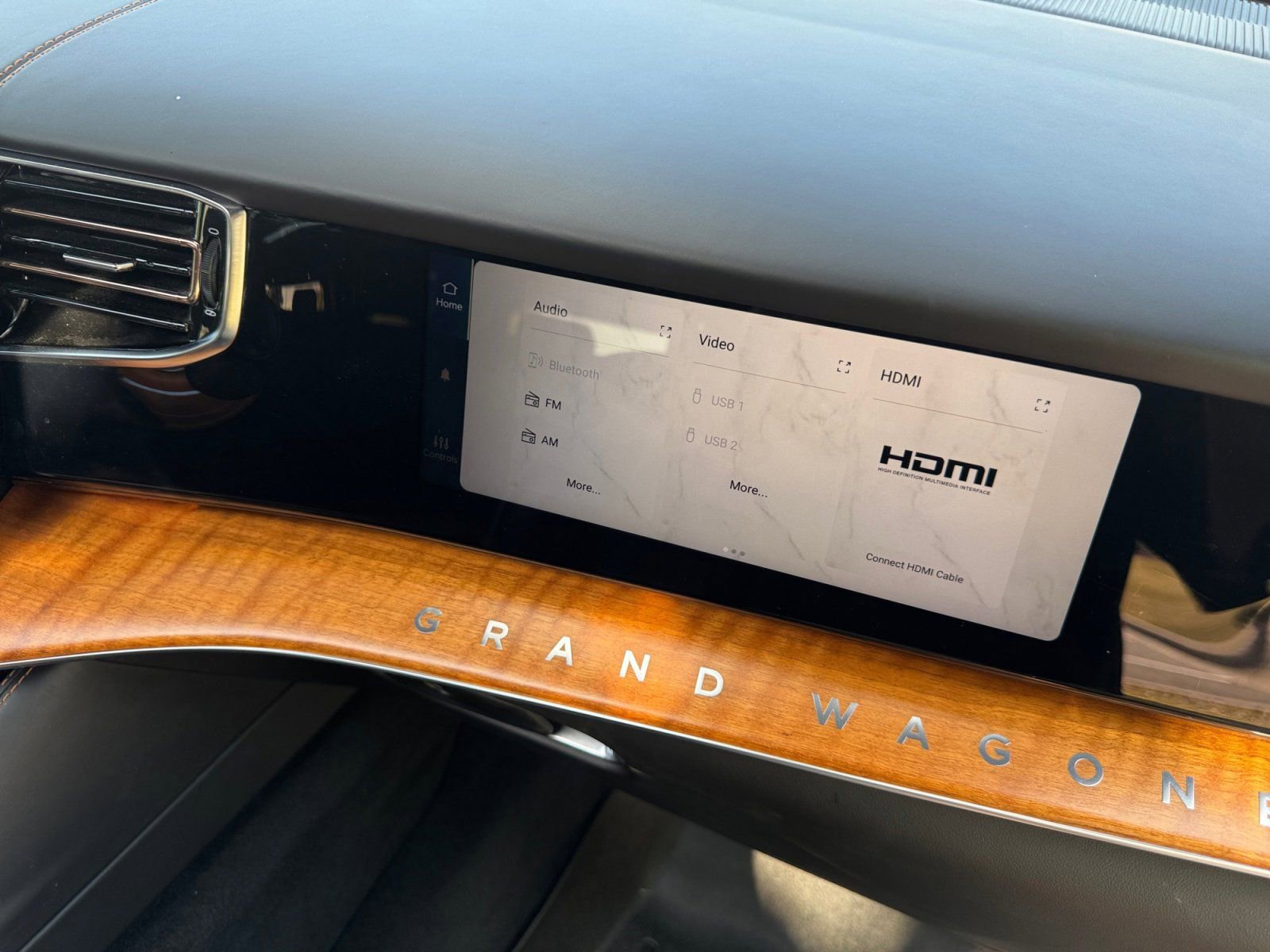 Used 2022 Jeep Grand Wagoneer Series III w/ Rear Seat Video Group 1 image 27