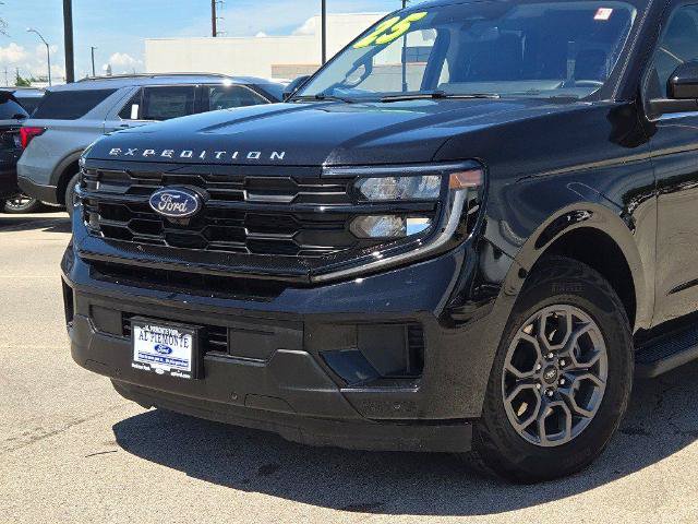 Certified 2025 Ford Expedition Active AWD/4WD image 2