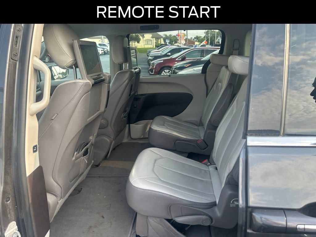 Used 2017 Chrysler Pacifica Touring-L Plus FWD image 18