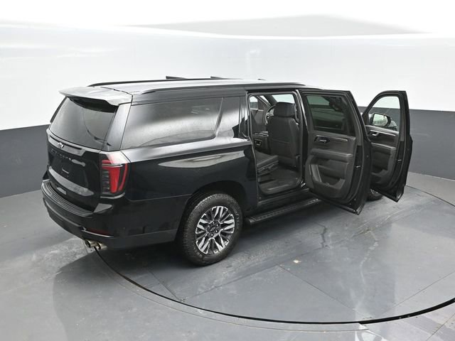 Used 2025 Chevrolet Suburban Z71 AWD/4WD image 26