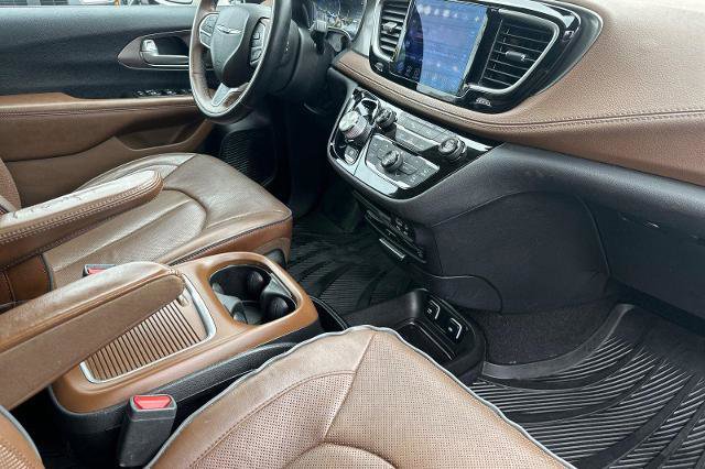 Used 2017 Chrysler Pacifica Limited image 15