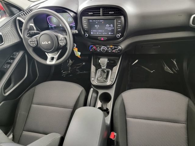 Used 2025 Kia Soul LX w/ LX Technology Package FWD image 31