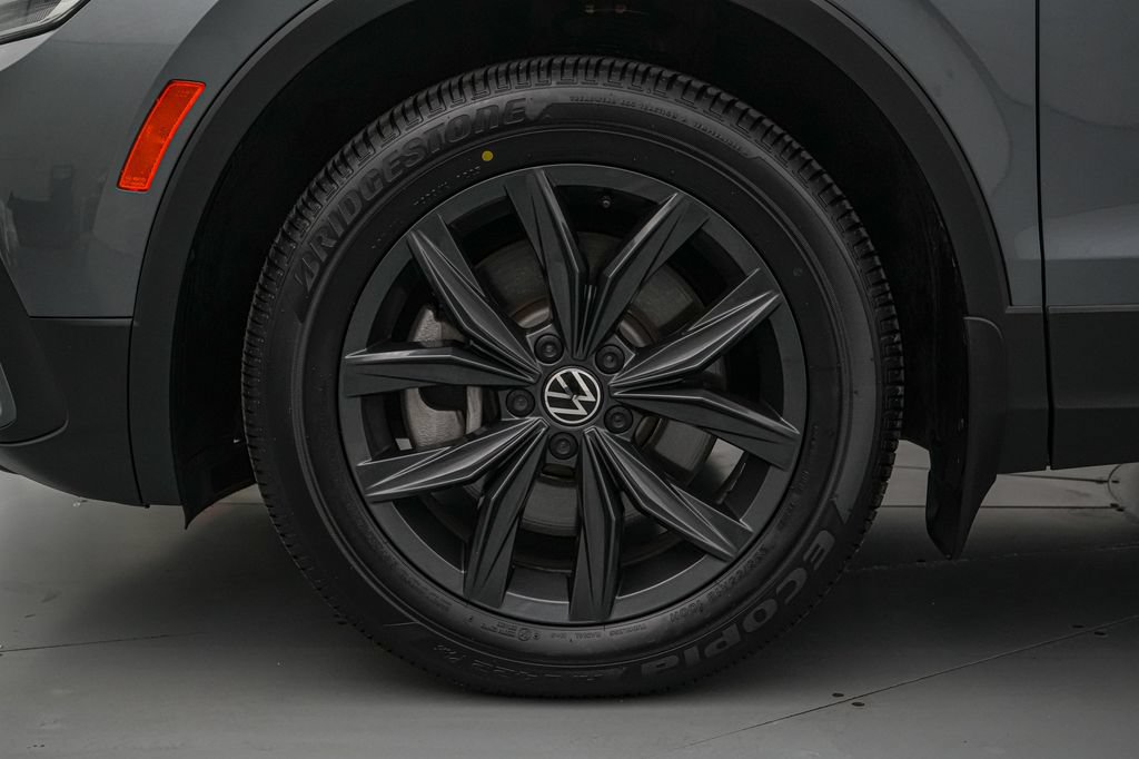 Used 2024 Volkswagen Tiguan SE w/ MDO Package, Three-Row FWD image 10