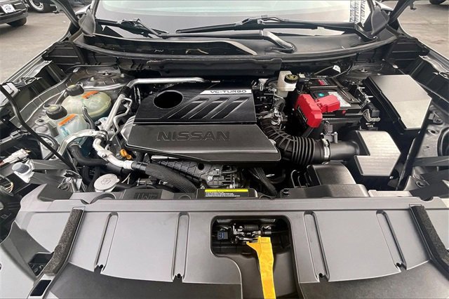 Used 2025 Nissan Rogue SV image 11