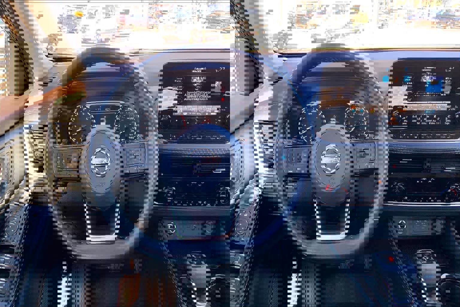 Used 2023 Nissan Rogue SL w/ SL Premium Package image 5