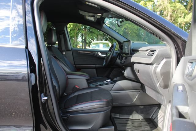 Certified 2024 Ford Escape ST-Line AWD/4WD image 25