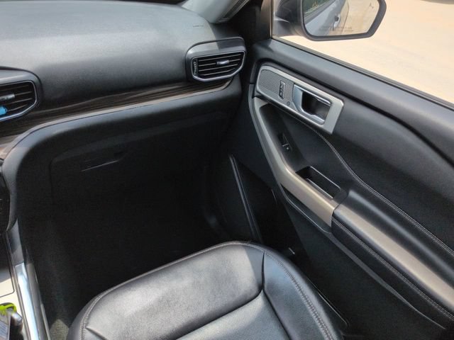 Certified 2022 Ford Explorer Limited w/ Equipment Group 301A RWD image 18