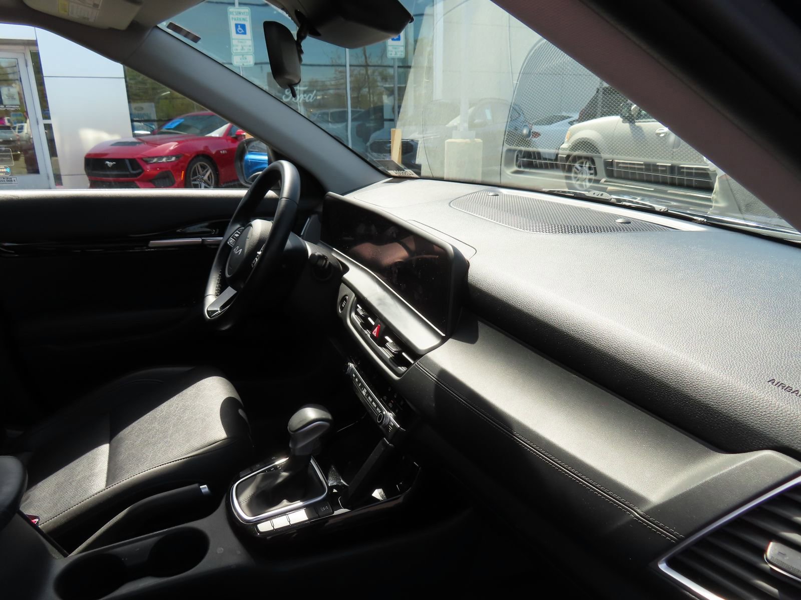 Used 2024 Kia Seltos EX image 16