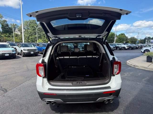 Certified 2023 Ford Explorer Platinum w/ Technology Package AWD/4WD image 6