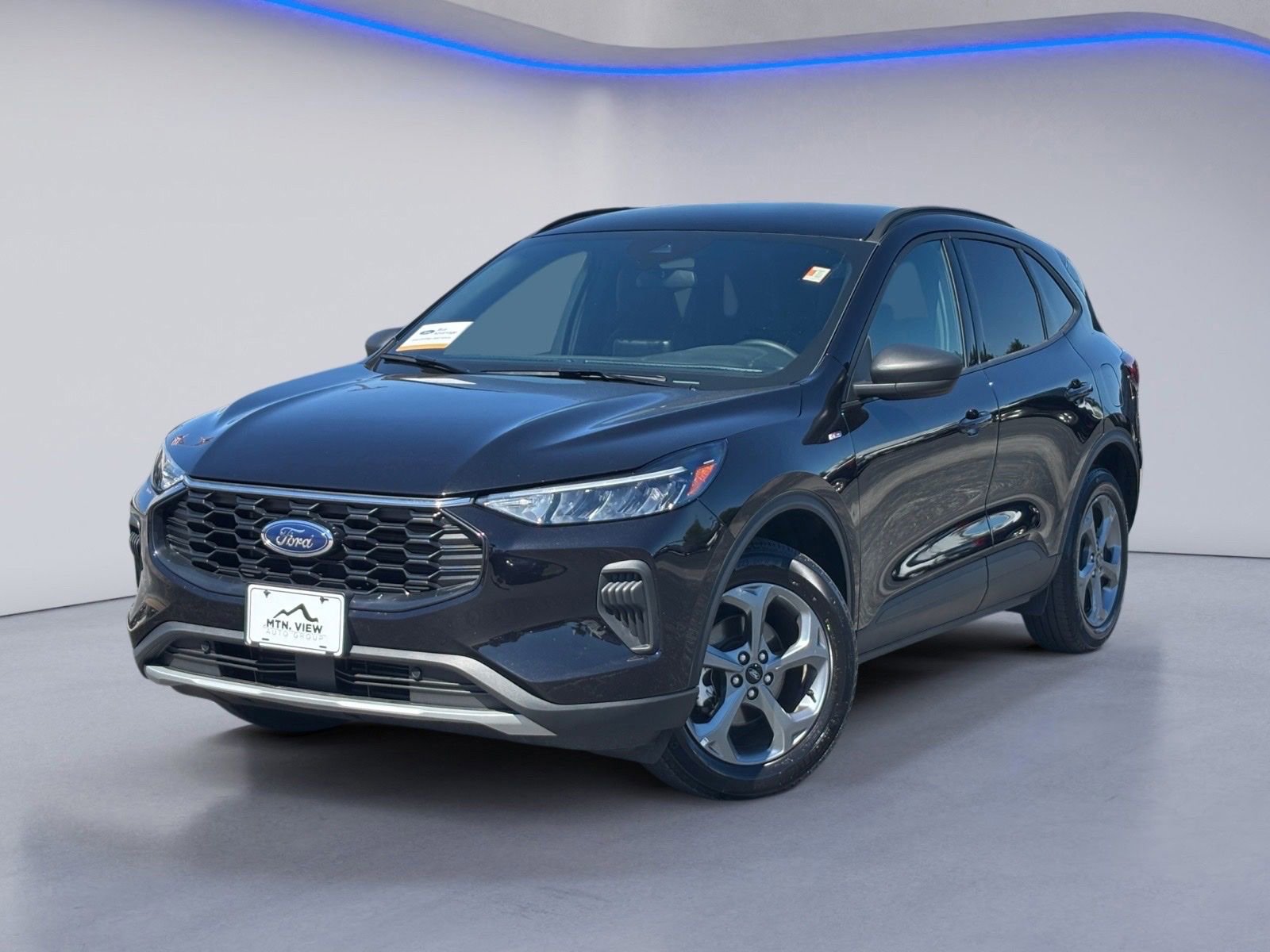Certified 2025 Ford Escape ST-Line AWD/4WD image 2
