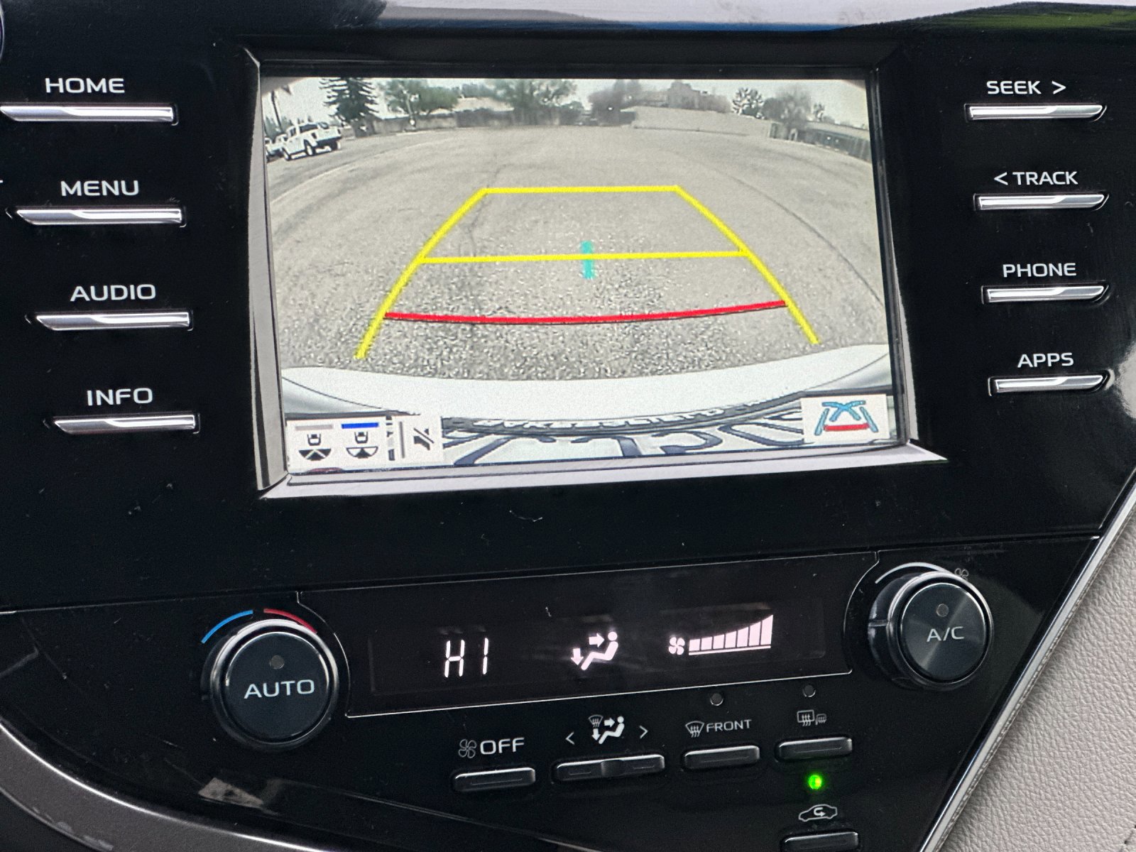 Used 2018 Toyota Camry image 18