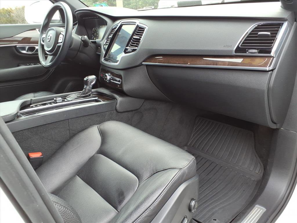 Used 2018 Volvo XC90 T6 Momentum w/ Momentum Plus Package image 10