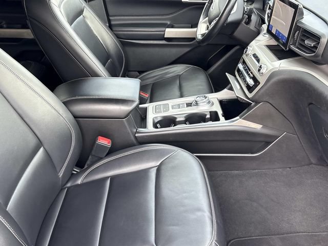 Certified 2022 Ford Explorer XLT w/ Equipment Group 202A RWD image 24
