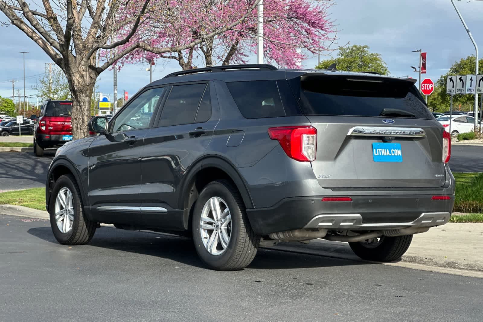 Certified 2023 Ford Explorer XLT w/ Equipment Group 202A AWD/4WD image 3