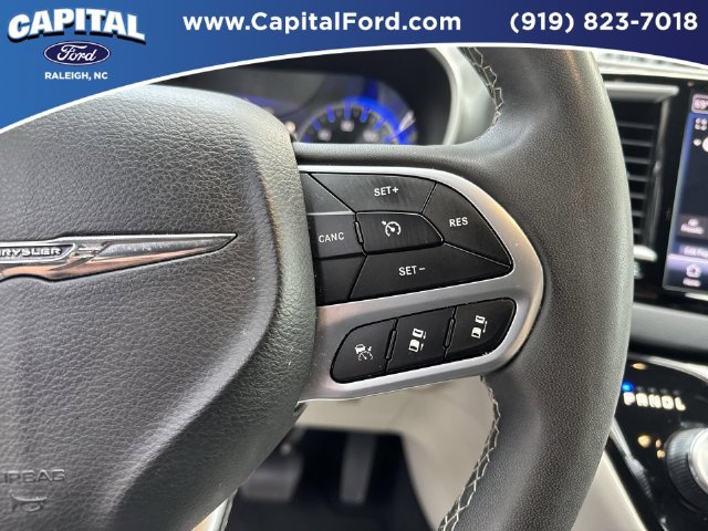 Used 2025 Chrysler Pacifica Select FWD image 22