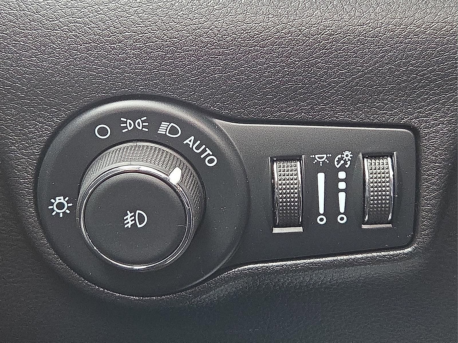 Used 2022 Jeep Compass Latitude FWD image 19