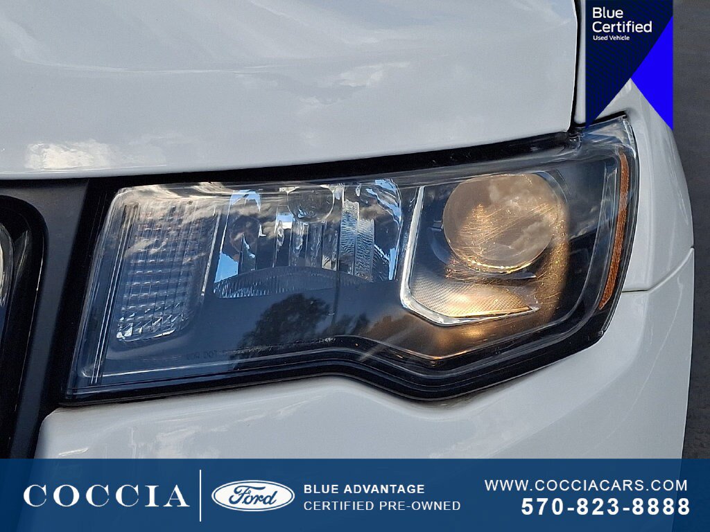 Used 2020 Jeep Grand Cherokee Altitude AWD/4WD image 9