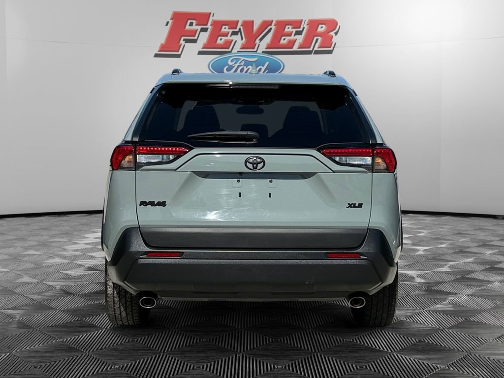 Used 2021 Toyota RAV4 XLE Premium FWD image 4