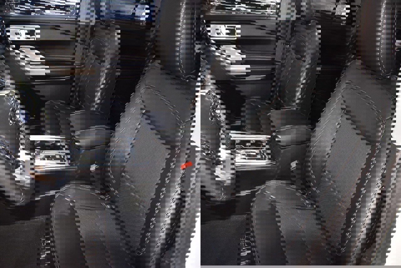 Certified 2022 Ford Explorer Limited w/ Limited Technology Package image 34