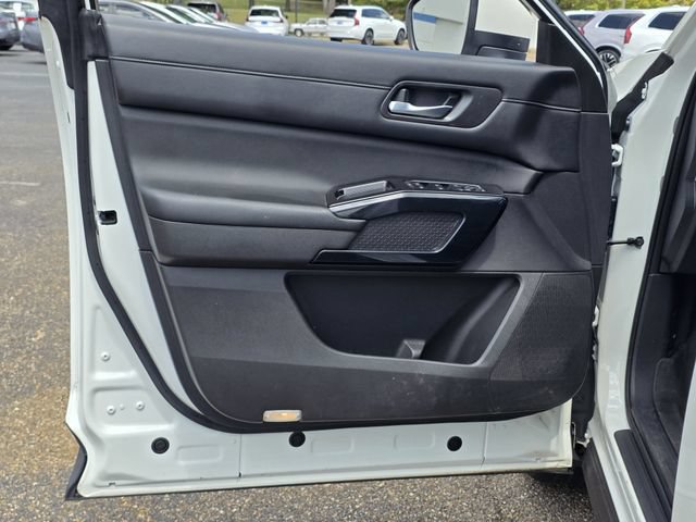Used 2022 Nissan Pathfinder SV FWD image 14