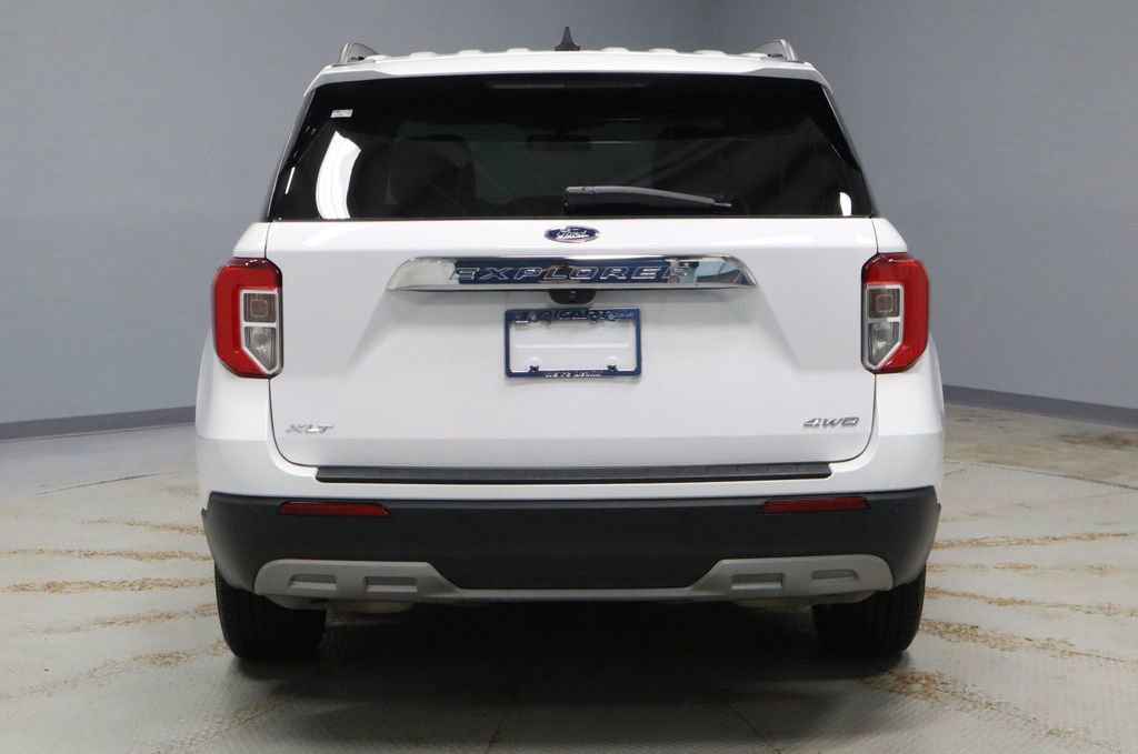 Certified 2022 Ford Explorer XLT w/ Equipment Group 202A image 4